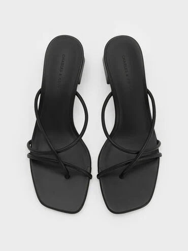 Strappy Toe-Ring Block-Heel Sandals_Black