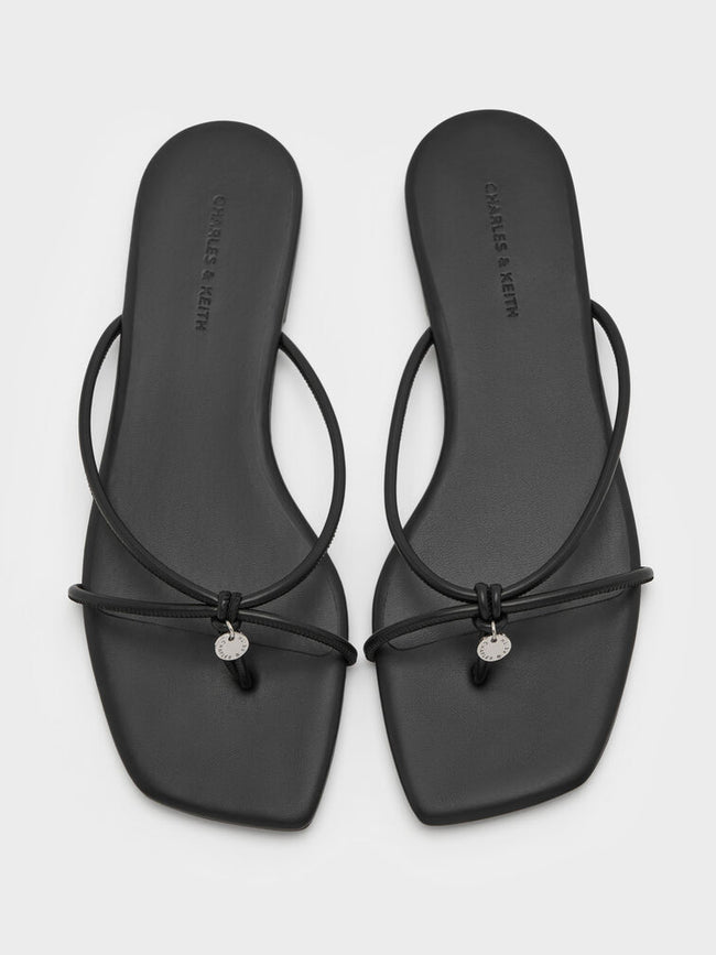 Metallic-Charm Strappy Thong Sandals_Black