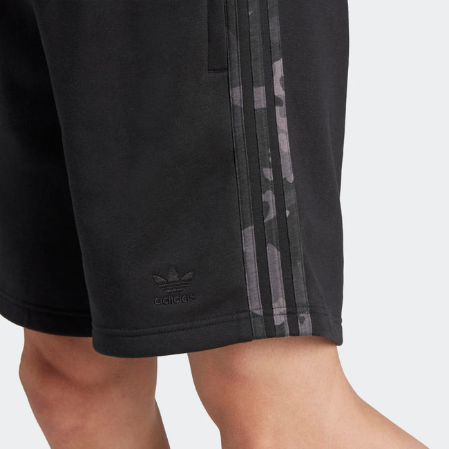 ADIDAS MEN GRAPHICS CAMO STRIPE SHORTS